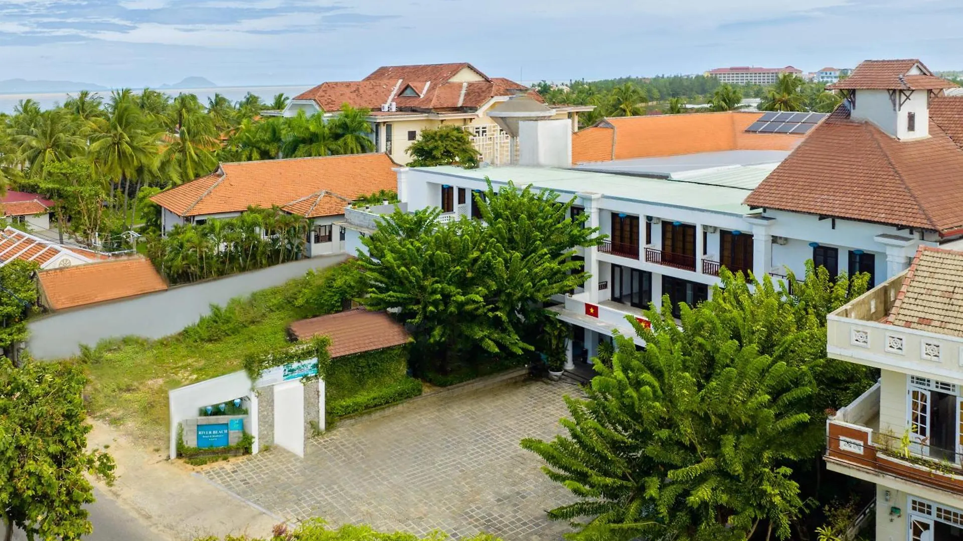 הוי אן River Beach Resort & Residences