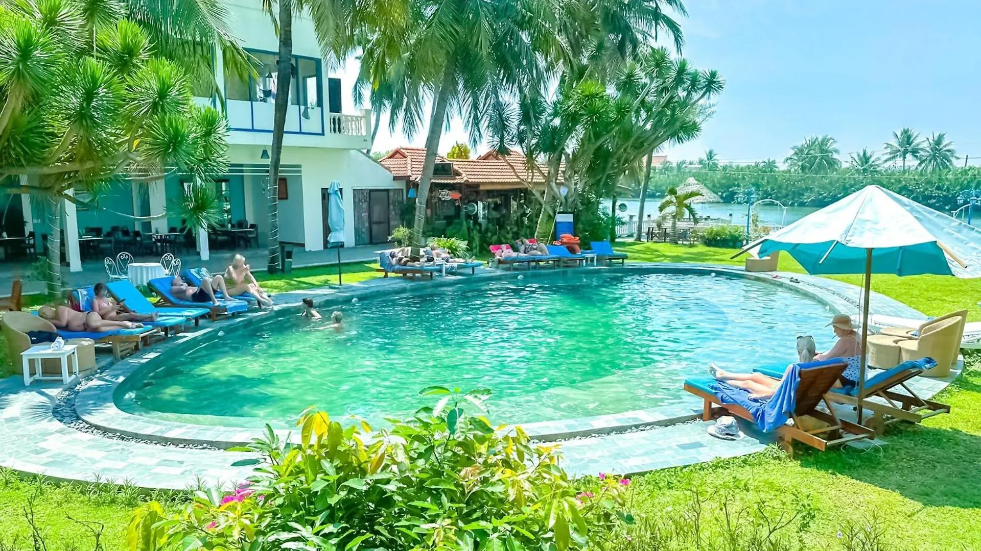 הוי אן River Beach Resort & Residences