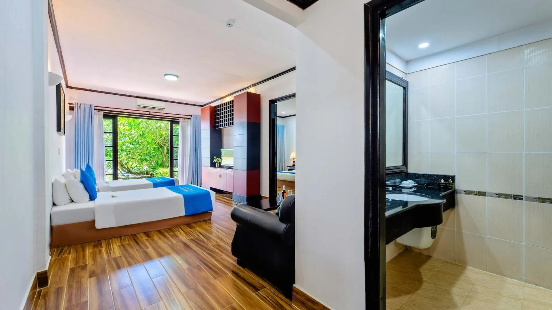 הוי אן River Beach Resort & Residences
