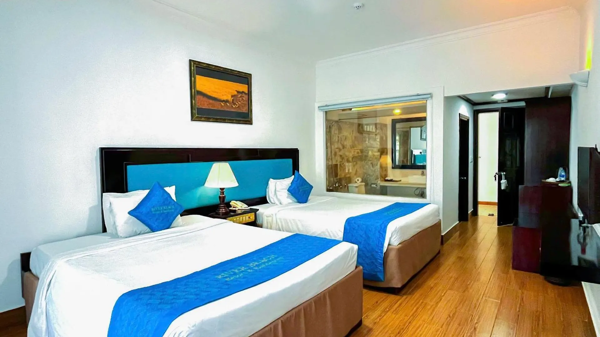 River Beach Resort & Residences Hội An 4*,