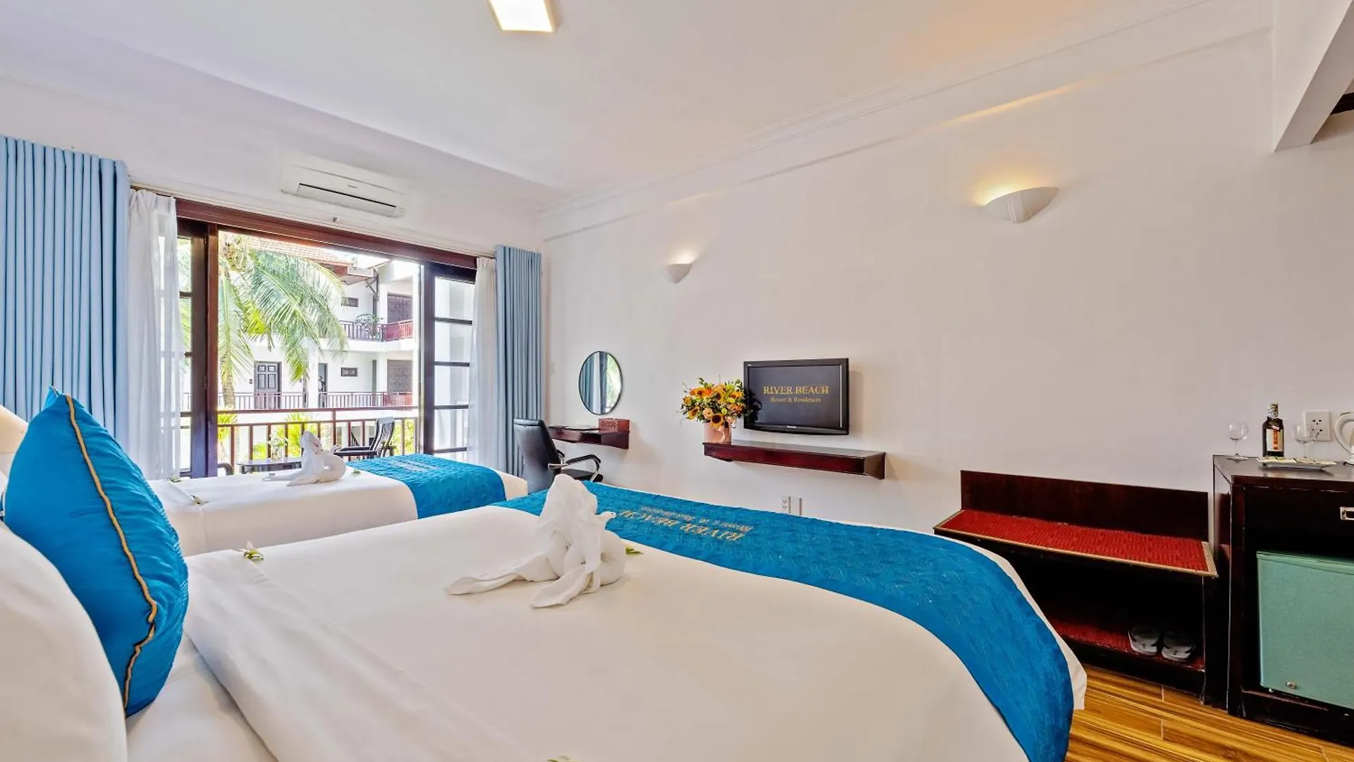 River Beach Resort & Residences Hội An 4*,