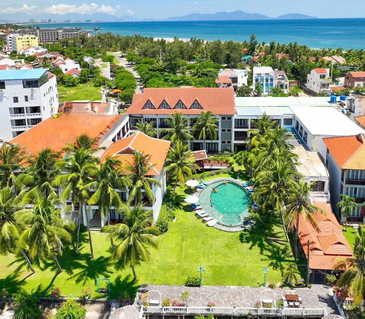 kontakty River Beach Resort & Residences